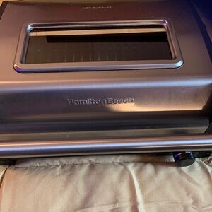 ELECTRICAL HAMILTON BEACH INDOOR AND OUTDOOR GRILL - PRE-OWNED- GOOD CONDITION